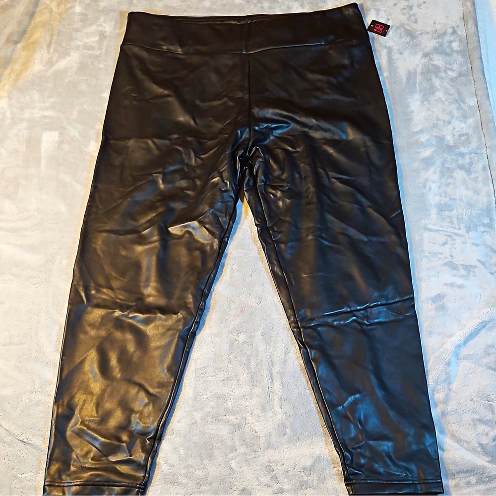 No Boundaries Women's Black High Rise Shiny Faux Leather Ankle Leggings 3X
